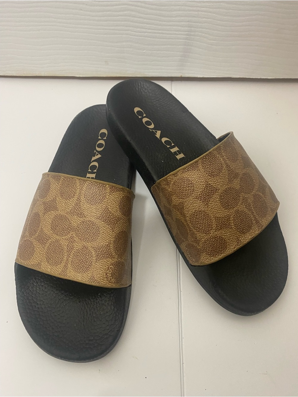 Coach NWOT Brown Monogram Slide Sandals with Black Footbed